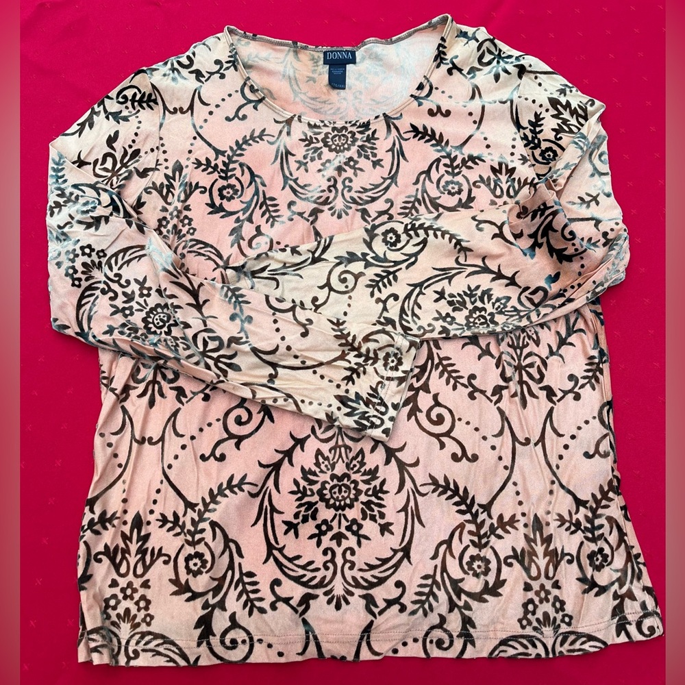 Donna top, Canada, size XXL, good for US Large, excellent condition